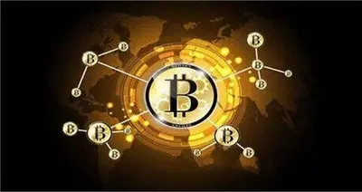 比特币如何通过区块链与共识机制实现去中心化网络运作？
