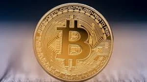 比特币高位震荡遇阻，机构与政策驱动市场新格局